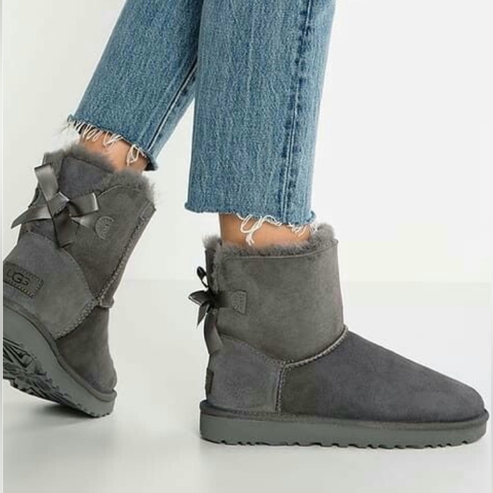 Ugg Women’s Mini Bailey Bow II Genuine Shearling Bootie Gray Size 9